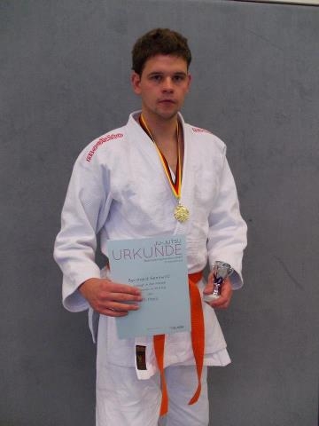 Gold für Bernhard Sennwitz beim Ju-Jutsu Fighting